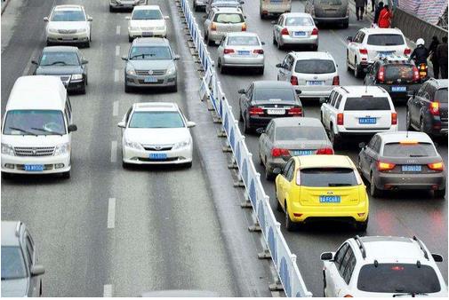 1-11月，交通固定資產投資完成2.93萬億元，同比增長1.0%，增速較1-10月加快0.3個百分點?