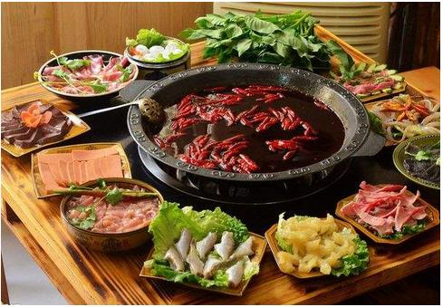 火鍋行業(yè)由于它的消費(fèi)特征的特殊性，有廣泛的消費(fèi)群體，前景廣闊