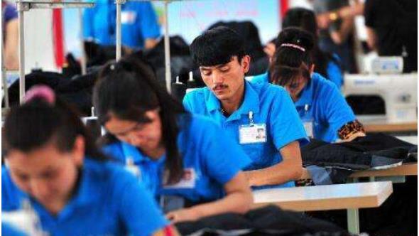 2018年，新疆促進47.58萬城鎮(zhèn)人口實現(xiàn)就業(yè)，城鎮(zhèn)登記失業(yè)率控制在3.3%???