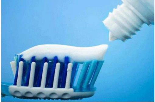 國內(nèi)牙膏市場當(dāng)中，外資品牌仍具占有較大的比重，本土企業(yè)要與時俱進(jìn)，轉(zhuǎn)型升級