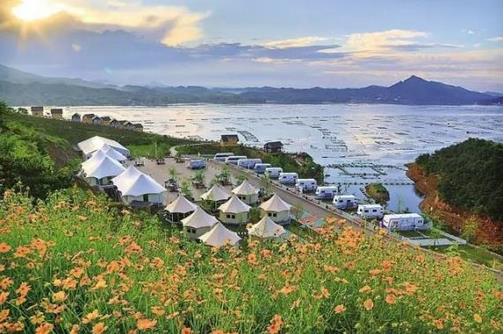 跟國(guó)外比我們的營(yíng)地教育產(chǎn)業(yè)發(fā)展空間非常大